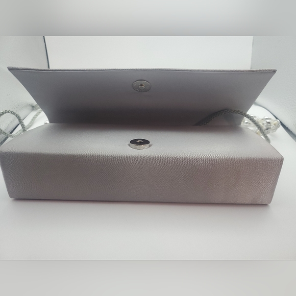 Vintage Fold Over, Magnetic Snap Closure, with Beaded Strap - Picture 7 of 13